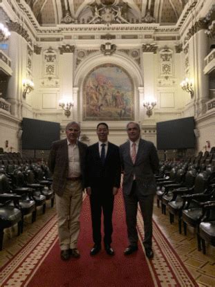 El Embajador Niu Qingbao se reúne con el Presidente de la Comisión de