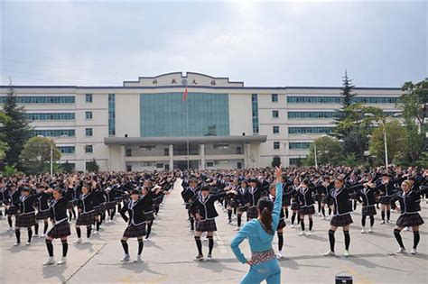 曲靖市麒麟职业技术学校2021年三年制普通中专五年一贯制大专招生简章云南中考招生网云南中专招生网 云南中考招生考试网