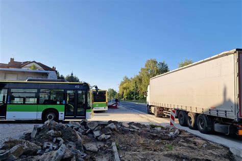 Zielona Góra Autobusy MZK zablokowały wjazd do zakładu przedsiębiorcy