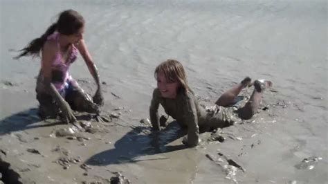 Girls Playing In Mud Youtube