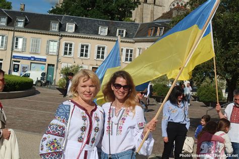 Chartres La vychyvanka symbole de la résistance ukrainienne ensemble28