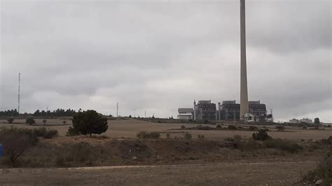 Ingenieros de Aragón lamentan el derribo de la chimenea de la central