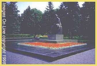 statues