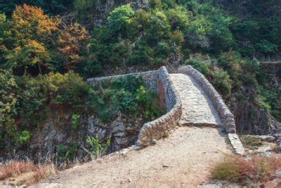 A Pont Du Diable Ou A Ponte Do Diabo Uma Ponte Romana Que Atravessa