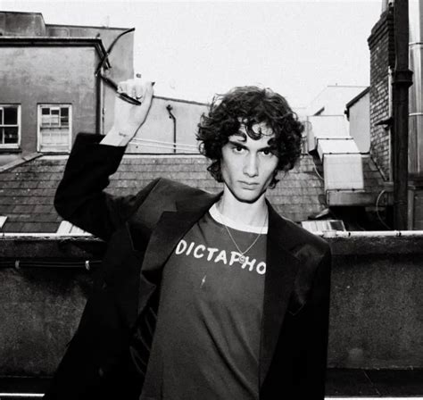 Sombr Height: Ultimate Guide to Perfect Measurements and Style