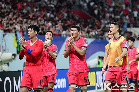 The South Korean National Soccer Team Which Started Anew Under Coach