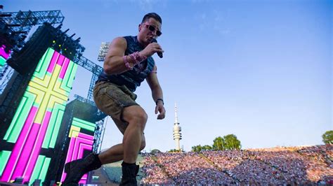 Andreas Gabalier Im Olympiastadion Volks Rock Party Vor Vollem Haus