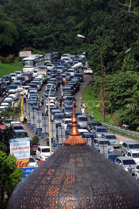 KEMACETAN JALUR PUNCAK ANTARA Foto