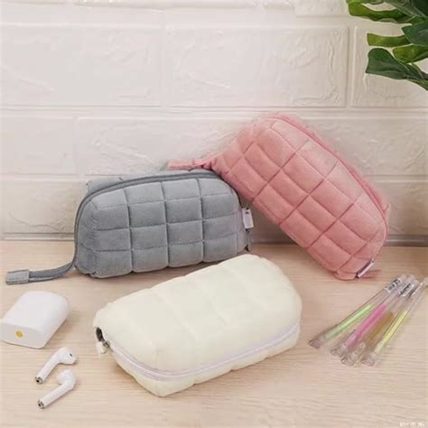 Puffy Pouch Quilted Woman Cosmetic Bag Pillow Shape Make Up Organiser