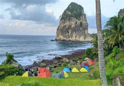 Enam Wisata Pantai Pacitan Terbaru Tiket Masuk Daya Tarik Dan Lokasi