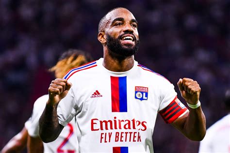 Alexandre Lacazette Fiche joueur Bio palmarès age taille