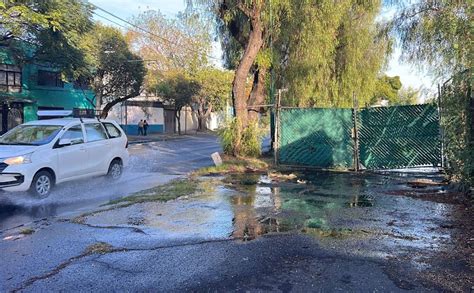 Reportan fuga de agua dentro de corralón en la GAM Telediario México