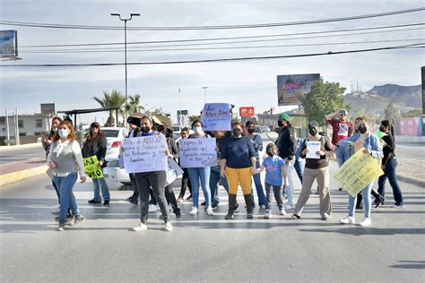 Maestros Hacen Bloqueo En G Mez Palacio Por Falta De Pago Del Aguinaldo