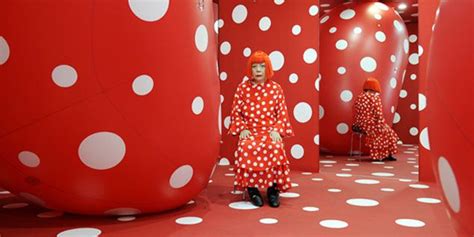 Yayoi Kusama La Artista Musa De Louis Vuitton Expone Su Obra En Nueva