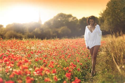 Women Model Brunette Women Outdoors Partially Clothed Walking