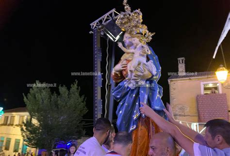 Ragazzi Parrocchia Del Redentore Di Lamezia Incoronano Madonna A