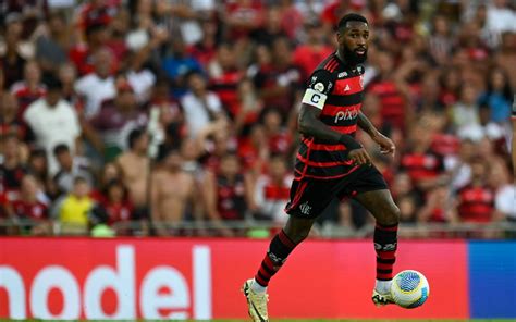 Gerson ignora má fase do Fluminense em discurso antes de clássico Não