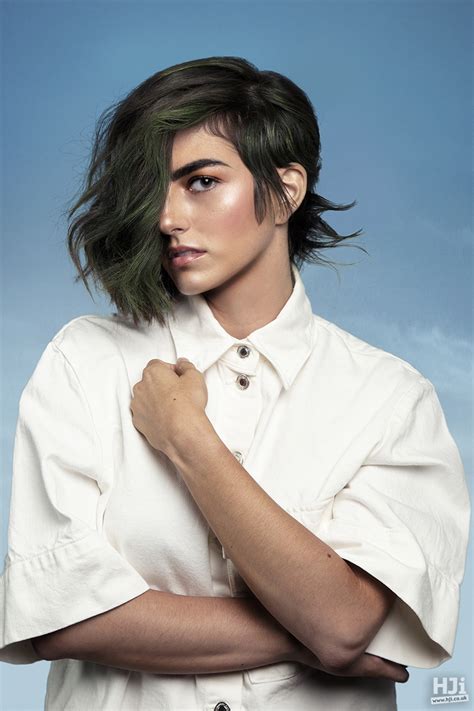 2007 Brunette Texture Hairstyle