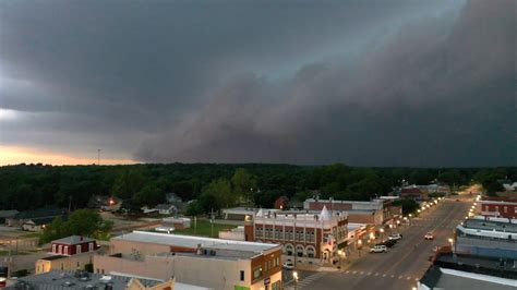 Tornado Producing Supercell In Salina Kansas Youtube