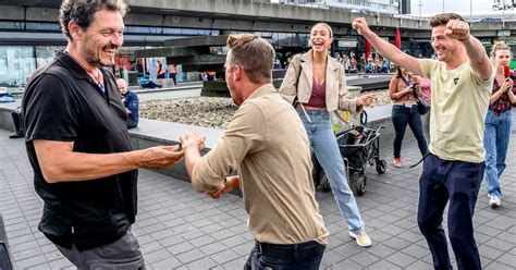 Hugo En Loiza Dansen Met Kandidaten Van B B Vol Liefde