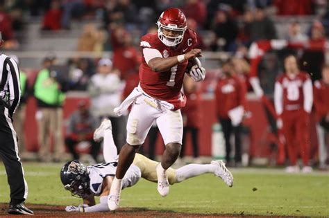 Arkansas Qb Kj Jefferson Enters Transfer Portal National Football Post