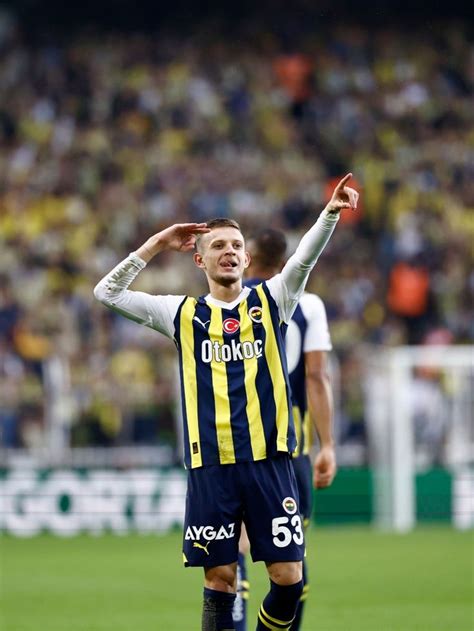 Fenerbah E M Panosundaki Pin Futbolcular Tak M Foto Raflar Mavi Fener