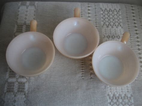 Vintage Fire King Peach Lusterware Handled Beehive Soup Bowls Glass