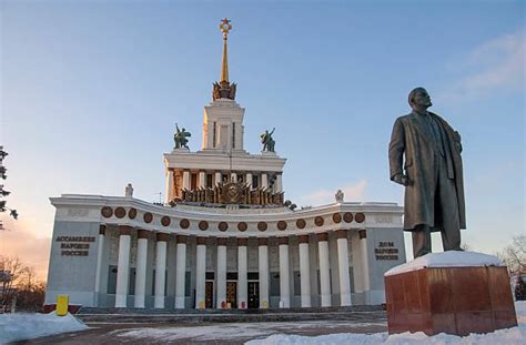 190+ Lenin Statue Moscow Russia Stock Photos, Pictures & Royalty-Free ...