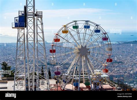 Vergn Gungspark Parc Datraccions Tibidabo In Barcelona Spanien