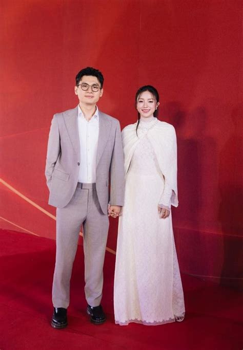 Gia đình Em bé hot nhất mạng xã hội xúc động khi được vinh danh Báo VietnamNet