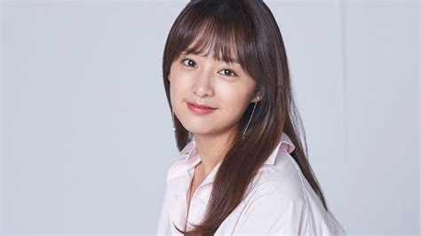 Muncul Rumor Kim Ji Won Gantikan Han So Hee Sebagai Brand Ambassador Minuman Kabar Joglo Semar