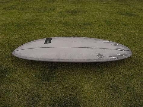 火曜日 うねりで安心して使えたNEW STUB 弟モデルを模索中 サーフボードクオリティーハードコア Quality Hardcore Distributions