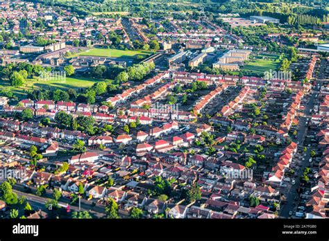 London outskirts aerial hi-res stock photography and images - Alamy