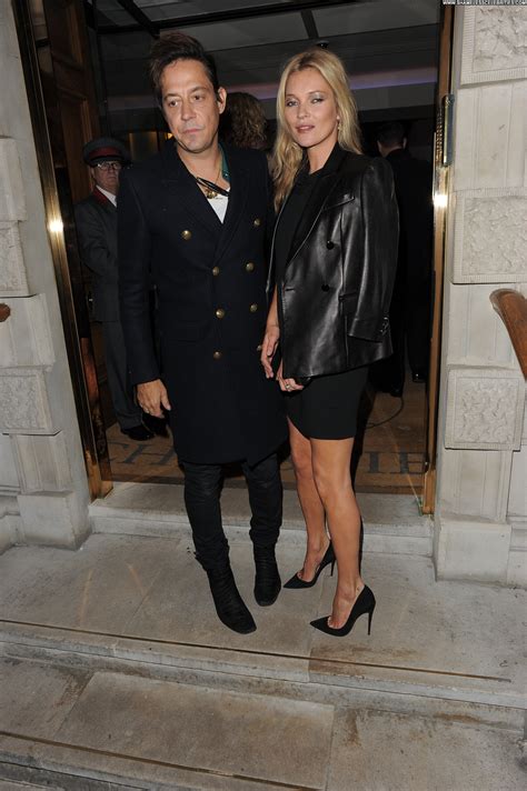 Kate Moss Hotel Beautiful High Resolution London Babe Posing Hot Celebrity