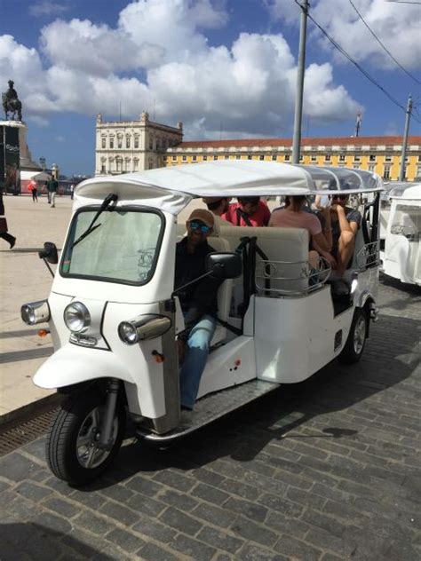 Visite En Tuk Tuk Du Centre Historique De Lisbonne Getyourguide