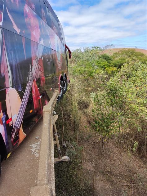 Livramento diz César Menotti após sofrer acidente ônibus na BR