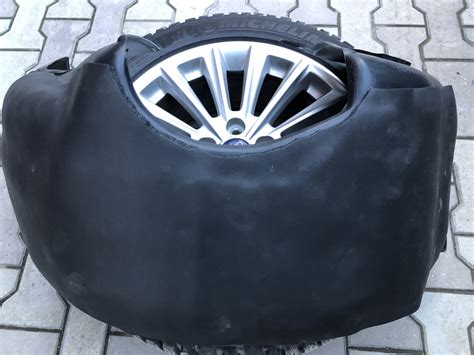 Задние пластиковые локера и дефлекторы задних колёсных арок. — Ford ...