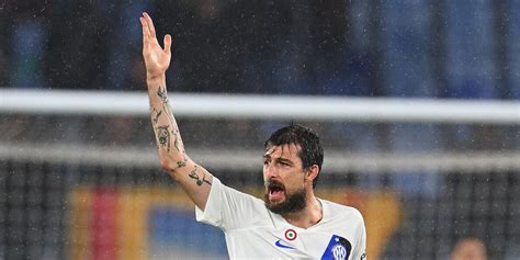 Acerbi E Il Dito Medio Ai Tifosi Della Roma Ecco Cosa Rischia