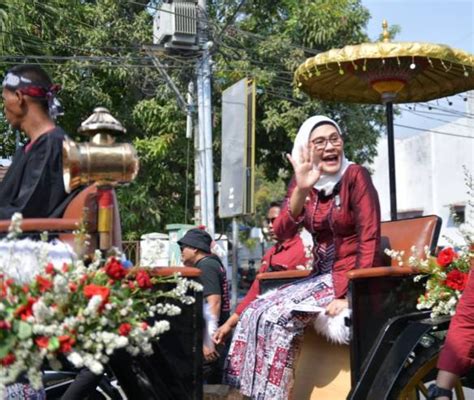 Puncak Acara Hari Jadi Ke Kirab Tunggul Dan Pataka Bupati Nina