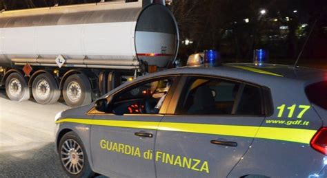 Le Mani Della Ndrangheta Sul Carburante 25 Misure Cautelari A Roma