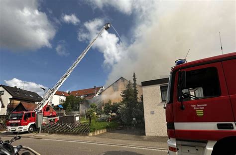 Feuer In Scheune Bringt Teile Des Daches Zum Einsturz