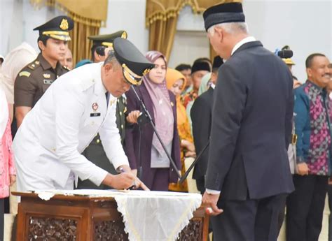 Roberia Dilantik Jadi Pj Walikota Pariaman Top Satu