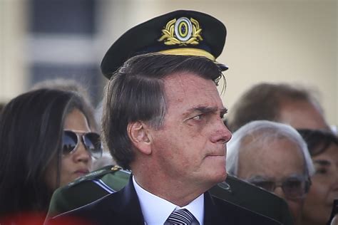 Bolsonaro autoriza uso das Forças Armadas para combater incêndios em