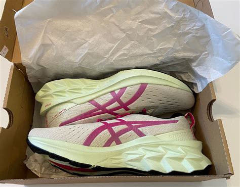 New Asics Novablast 2 Flytefoam Cushioned Running Shoe Yellow Pink Women S 10 M Ebay