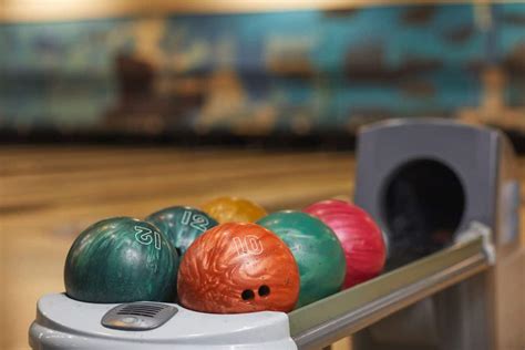 15 Types Of Bowling Balls Every Player Should Know