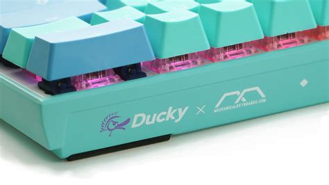 Ducky X Mk Frozen Llama Mecha Mini V2 Rgb Led 60 Double Shot Pbt Mech