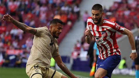 Yannick Carrasco Entre El Presente Y El Futuro