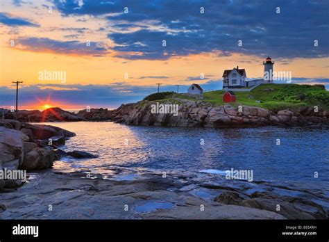 Sunrise, Cape Neddick Lighthouse, Nubble Light, York Beach, Maine Stock ...