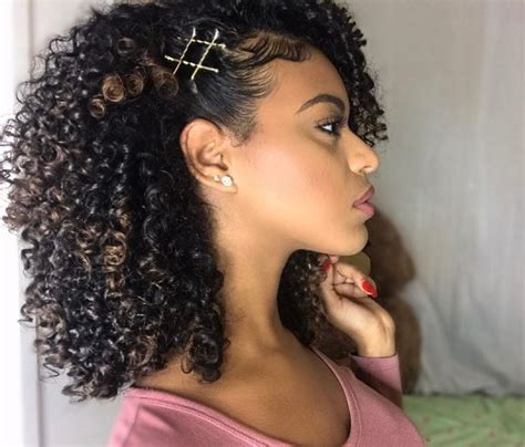 30 Ideas De Peinados Para Chicas Que Tienen El Cabello Chino