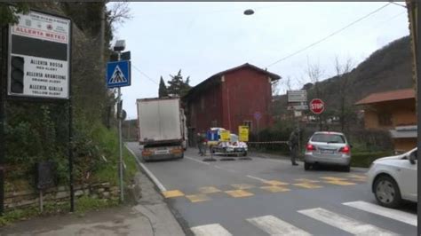 Frane In Val Di Bisenzio Aperto Un Varco